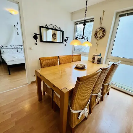 Wintergarten-maisonette, Warnemuende *