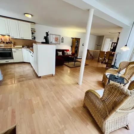 Wintergarten-maisonette, Warnemuende Apartamento *