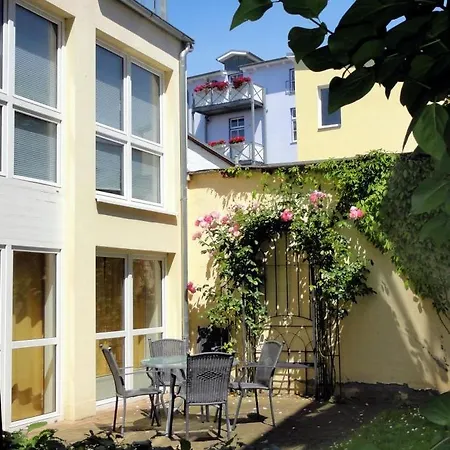Wintergarten-maisonette, Warnemuende